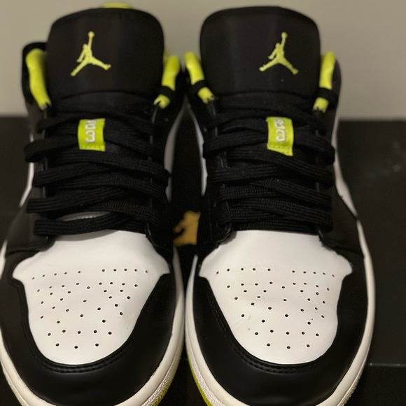 Jordan 1 low “black cyber”, size: 10 , condition: are slightly worn, - Picture 2 of 4